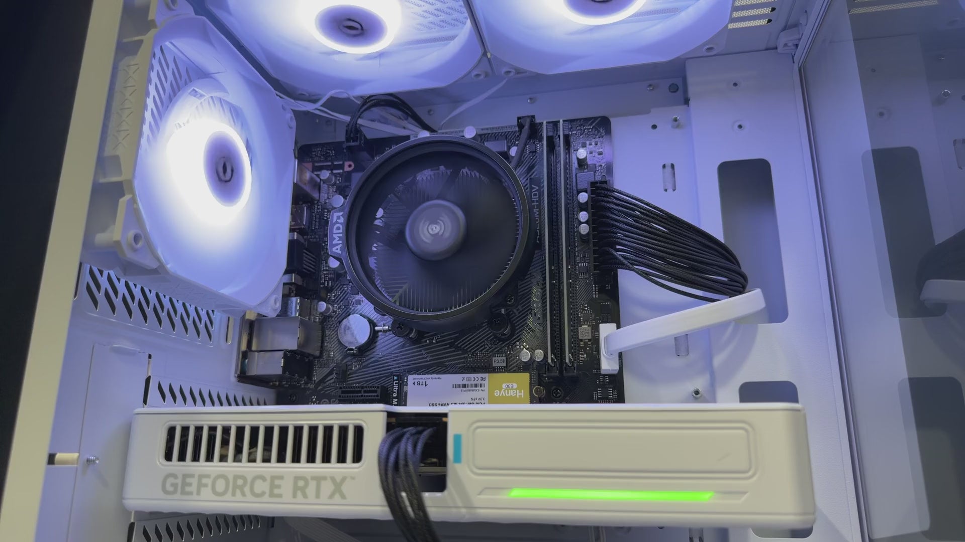 RX9070搭載ゲーミングPC Ryzen 7 5700X｜AQUA UNO ホワイト｜TITAN